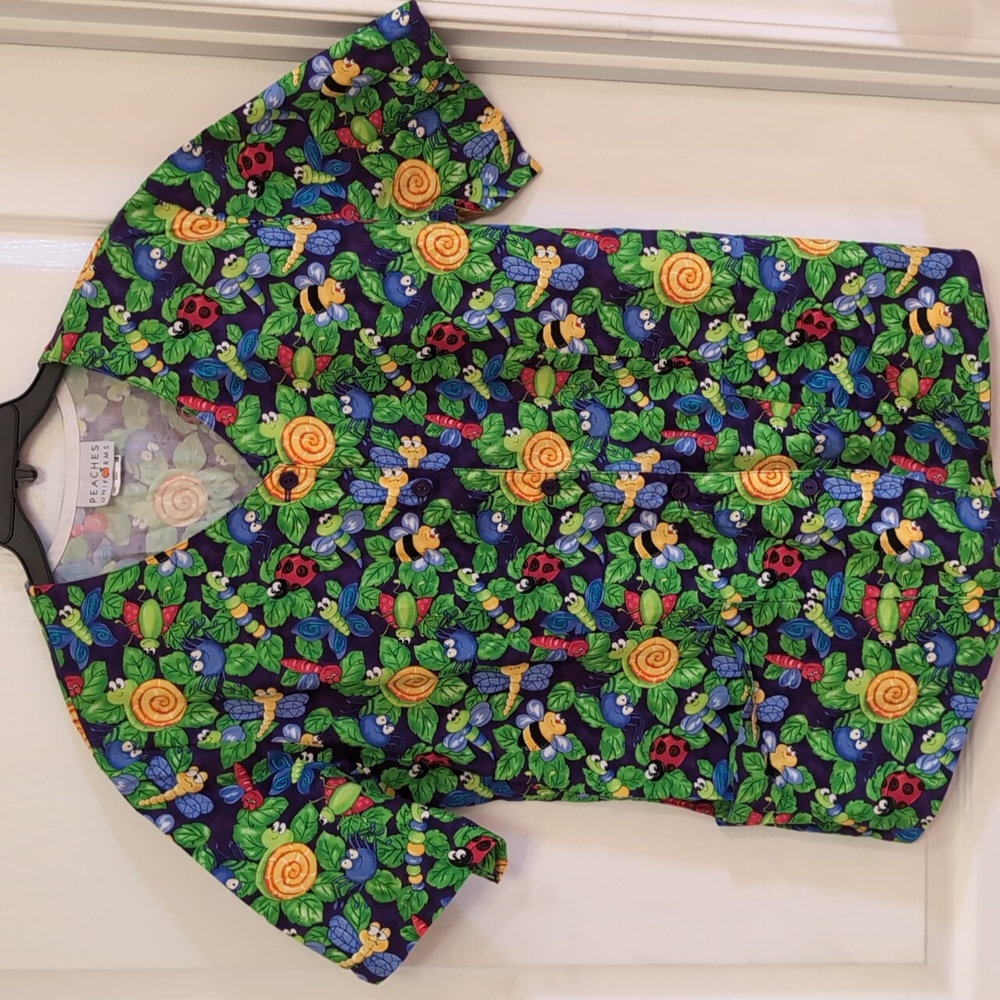 🐞 PEACHES Button Front Nursing Medical Scrub Top.Lady Bug. Bee. Butterfly.